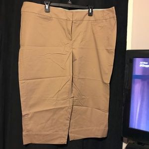 Chino capris